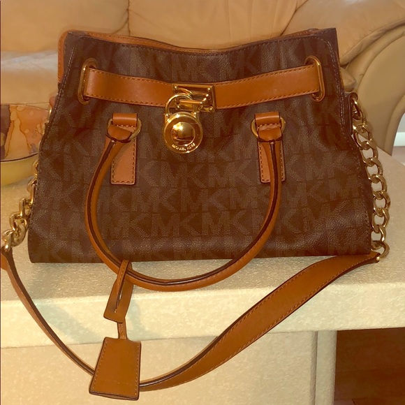 Michael Kors Handbags - Micheal Kors hang bag